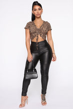 Load image into Gallery viewer, Retail Therapy Ruched Short Sleeve Top - Tan/Multi
