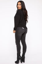 Load image into Gallery viewer, Weekend Fun Top - Black
