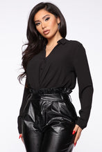 Load image into Gallery viewer, Twisted In Your Lies Top - Black
