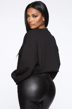 Load image into Gallery viewer, Independent Woman Sweatshirt - Black

