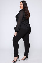 Load image into Gallery viewer, Don't Mind Showing Off Shirt - Black

