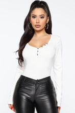 Load image into Gallery viewer, Cute As A Button Top - White
