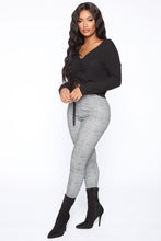 Load image into Gallery viewer, Sweet Things Ruched Top - Black
