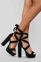 Load image into Gallery viewer, Plot Twist Heel - Black
