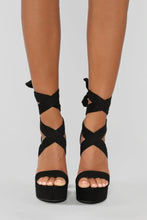 Load image into Gallery viewer, Plot Twist Heel - Black
