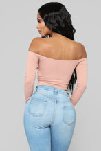 Load image into Gallery viewer, Talk That Talk Off Shoulder Top - Mauve
