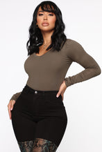 Load image into Gallery viewer, Basic Long Sleeve Tee - Olive
