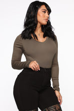 Load image into Gallery viewer, Basic Long Sleeve Tee - Olive
