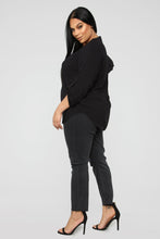 Load image into Gallery viewer, Essential V Neck Shirt - Black
