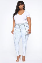 Load image into Gallery viewer, Jess V Neck Short Sleeve Top - White
