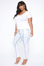 Load image into Gallery viewer, Jess V Neck Short Sleeve Top - White
