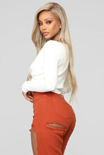 Load image into Gallery viewer, Twisted Sista Top - Cream
